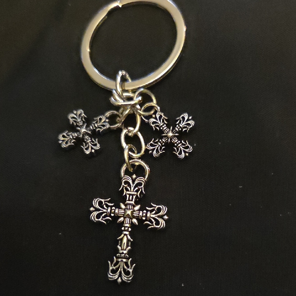 Elegant Silver Trio Cross Keychain